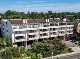 372 Main St in Port Washington, NY - Building Photo