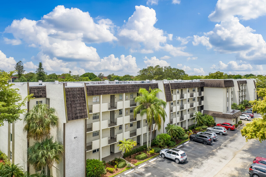 The Greens of Inverrary in Lauderhill, FL - Foto de edificio