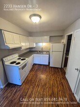 2233 Hanser Dr in Covington, KY - Foto de edificio - Building Photo