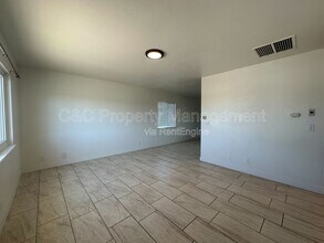 21490 Bear Valley Rd in Apple Valley, CA - Building Photo - Building Photo