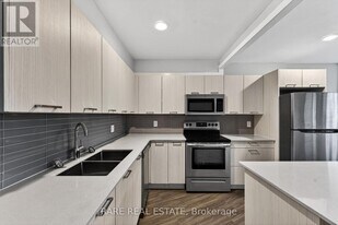 4340 Bloor St W in Toronto, ON - Building Photo