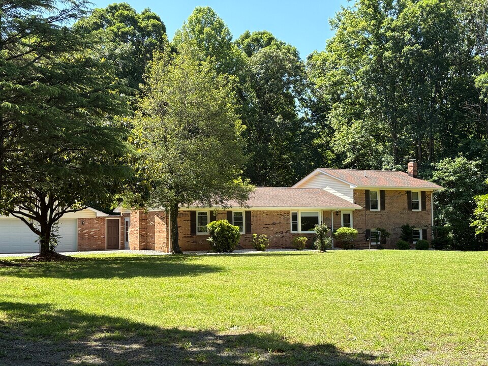 441 Toll Gate Rd in Concord, VA - Building Photo