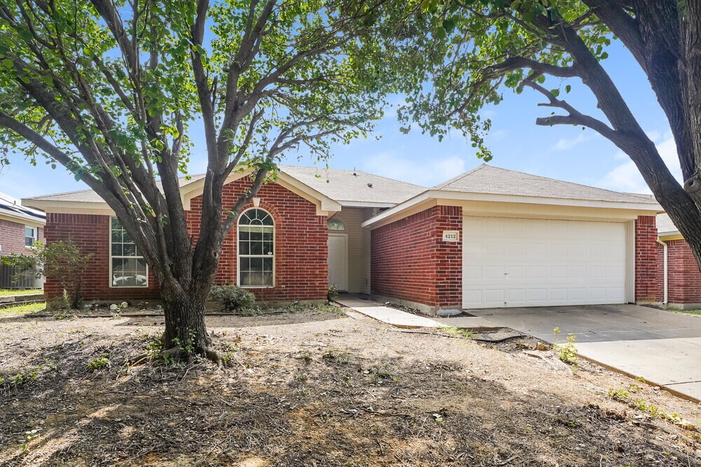 4212 Comer St in Denton, TX - Building Photo