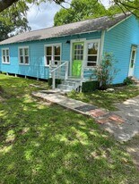 2518 Waller St in Waller, TX - Building Photo