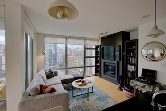 1225 Richards St in Vancouver, BC - Building Photo - Building Photo