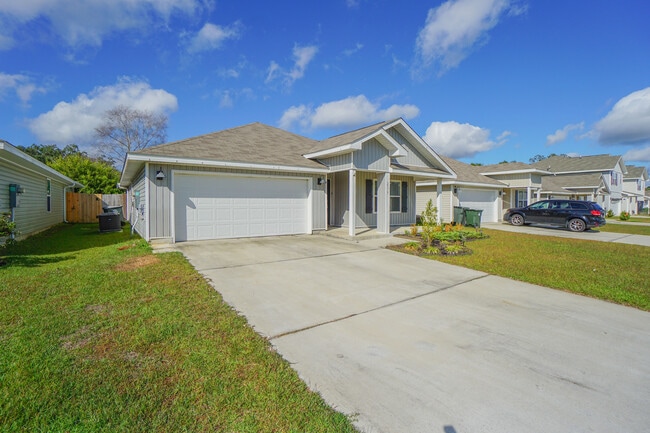 2379 Kirkwood Dr in Cantonment, FL - Building Photo - Building Photo