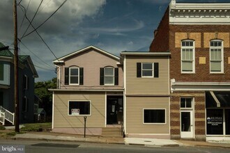 211 N George St. in Charles Town, WV - Building Photo - Building Photo