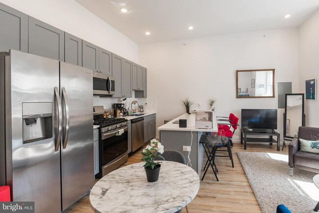 742 S 4th St in Philadelphia, PA - Building Photo - Building Photo