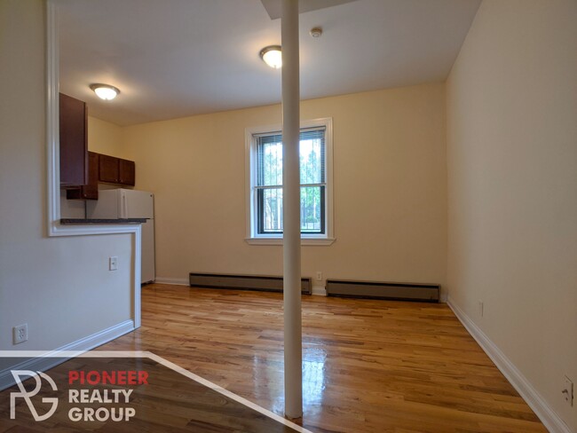 634 W Barry Ave, Unit 104 in Chicago, IL - Building Photo - Building Photo