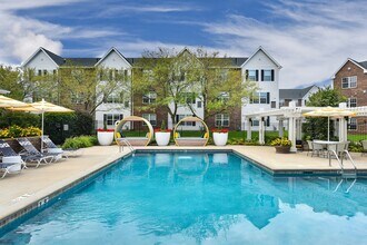 Woodbury Park at City Centre in Woodbury, MN - Foto de edificio - Building Photo