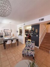 6103 NW 114th Pl in Doral, FL - Foto de edificio - Building Photo