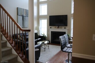 18 Rosewood Ct in North Haledon, NJ - Building Photo - Building Photo