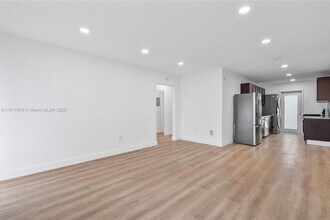 2250 Bay Dr in Miami Beach, FL - Building Photo - Building Photo