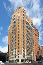 201 W 16th St in New York, NY - Building Photo - Building Photo