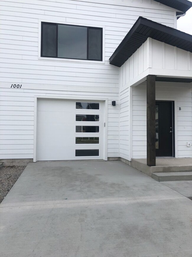 property at 1001 Abigail Ln