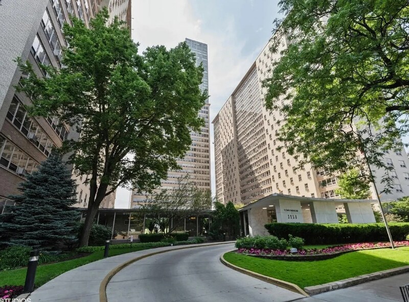3950 N Lake Shore Dr in Chicago, IL - Foto de edificio