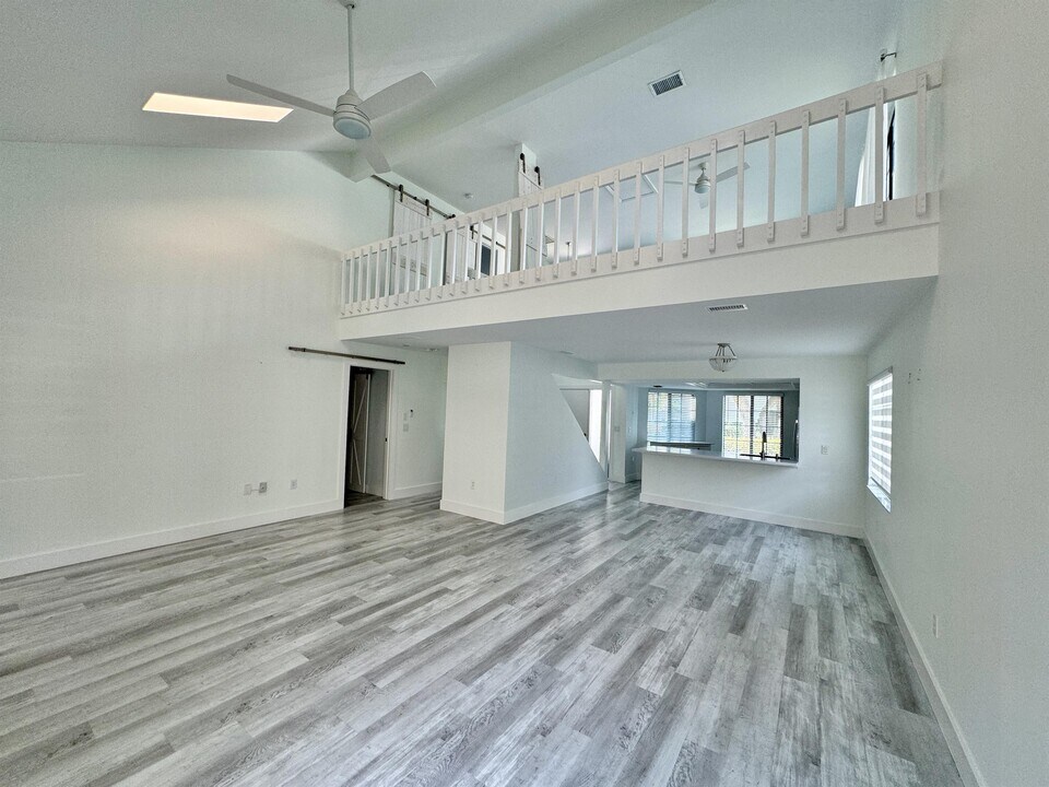 871 Meadowland Dr in Naples, FL - Building Photo