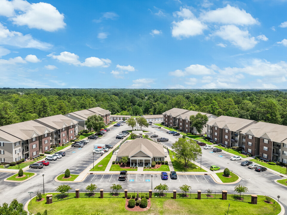 Crown at SteepleChase in Parkton, NC - Foto de edificio