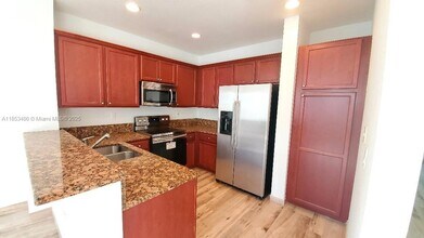 265 Las Brisas Cir in Weston, FL - Building Photo - Building Photo