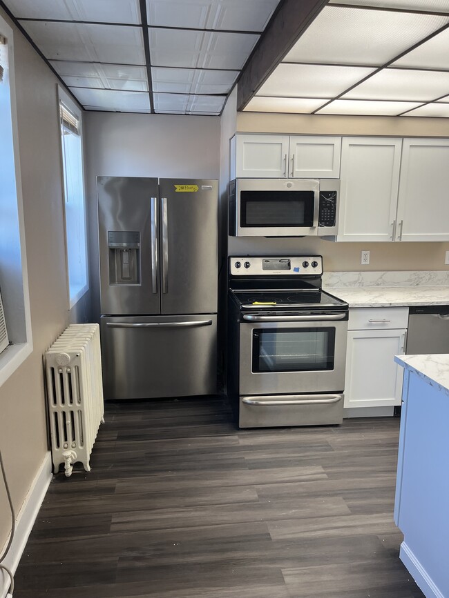 2400 Fleet St, Unit B in Baltimore, MD - Building Photo - Building Photo