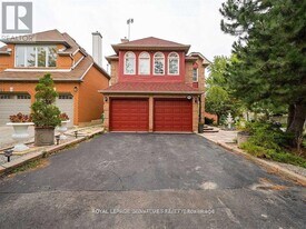 5955 Leeside Crescent in Mississauga, ON - Building Photo