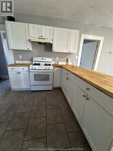 475 Louis Ave in Windsor, ON - Foto de edificio - Building Photo