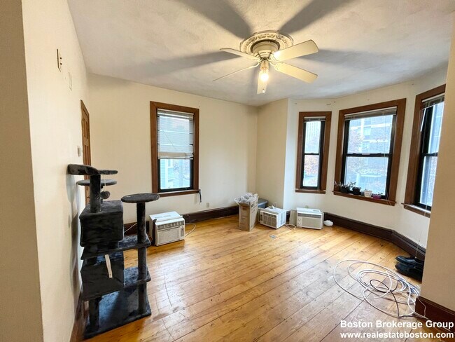 1568 Tremont St, Unit 1 in Boston, MA - Building Photo - Building Photo