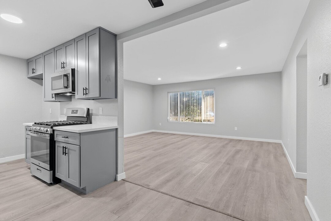 8101 Larson Ave in Garden Grove, CA - Building Photo