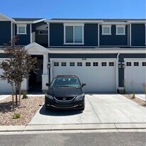 368 N Passage Ct, Unit Upstairs Large Room in Saratoga Springs, UT - Building Photo