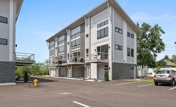 635 Fairview Ave NE, Unit 3 in Grand Rapids, MI - Foto de edificio - Building Photo