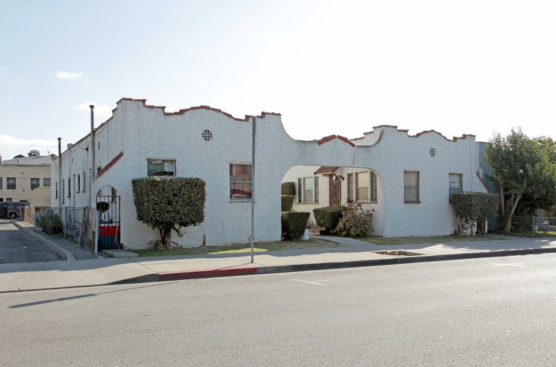 7012 Rugby Ave in Huntington Park, CA - Foto de edificio