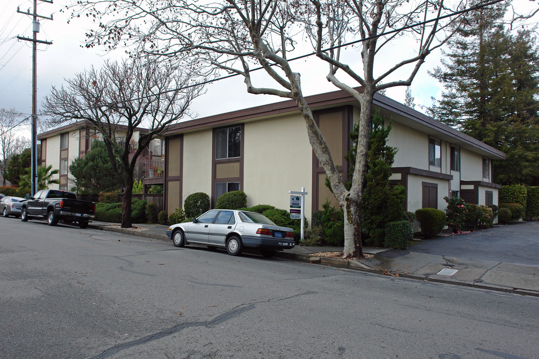 310 1st St in San Rafael, CA - Foto de edificio