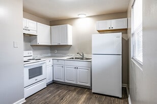 Village on the Green in Nashville, TN - Building Photo