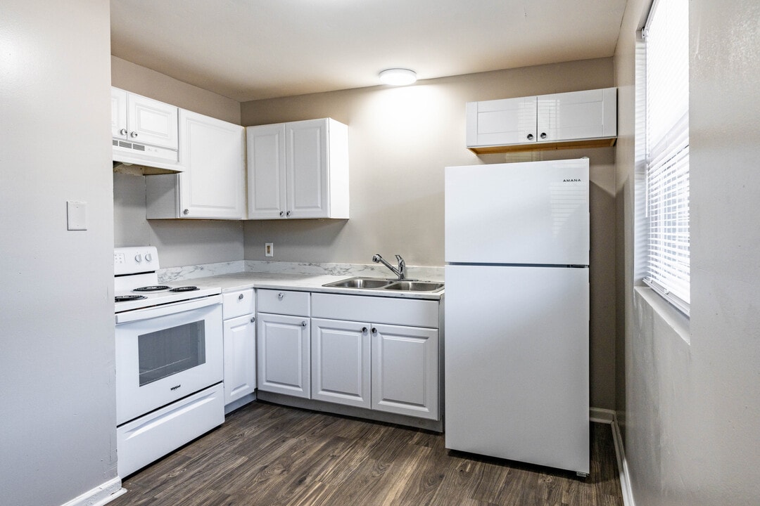 Village on the Green in Nashville, TN - Foto de edificio