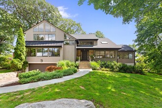 27 Stone Cabin Rd in New Rochelle, NY - Building Photo - Building Photo