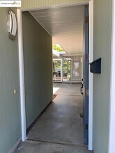 5559 Greenridge Rd in Castro Valley, CA - Building Photo - Building Photo