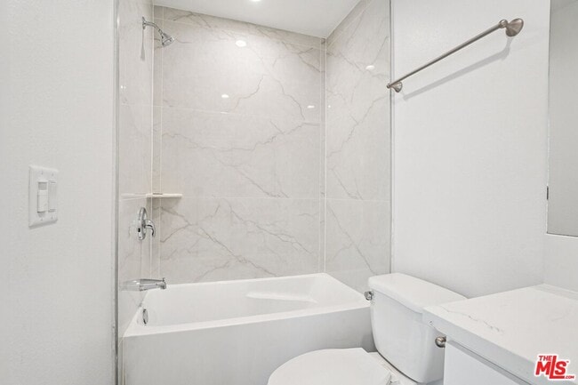 312 N Coronado St in Los Angeles, CA - Building Photo - Building Photo