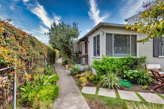 2339 Abbot Kinney Blvd, Unit 2 in Venice, CA - Foto de edificio - Building Photo