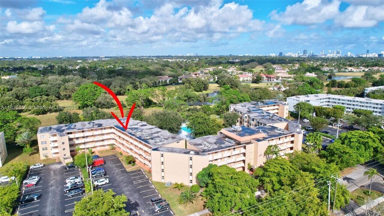 1301 NE 191st St in Miami, FL - Building Photo