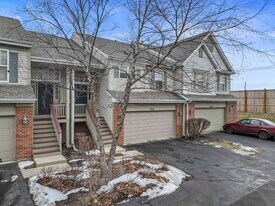 2987 Saganashkee Ln in Naperville, IL - Building Photo