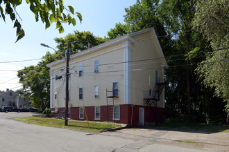 73 Bank St in Abington, MA - Foto de edificio - Building Photo