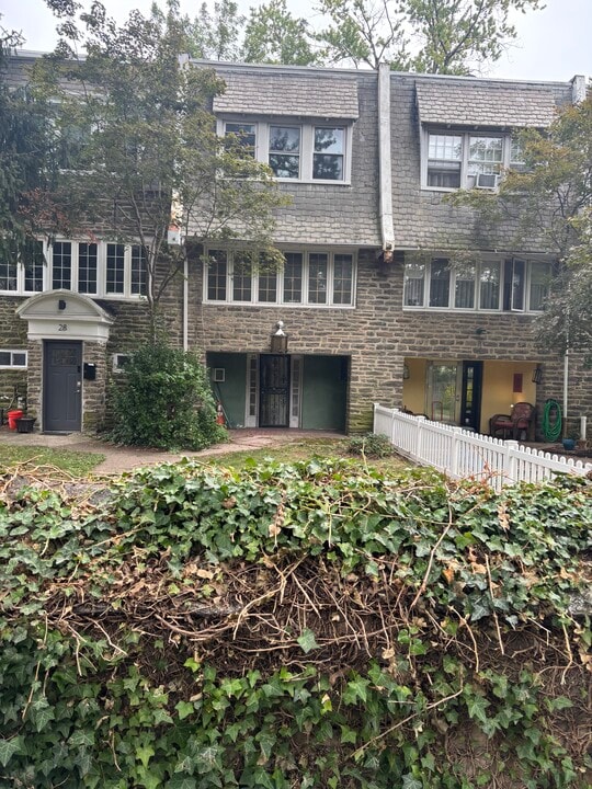 26 E Gorgas Ln in Philadelphia, PA - Foto de edificio