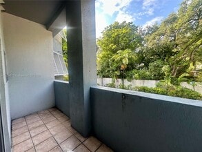 2734 Bird Ave, Unit 108 in Miami, FL - Building Photo - Building Photo