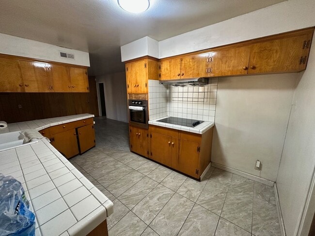 66 W Alpine Ave in Stockton, CA - Building Photo - Building Photo