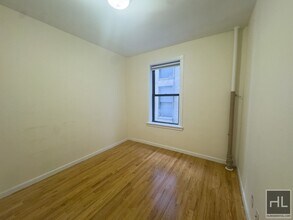 West 11th Street in New York, NY - Building Photo - Building Photo