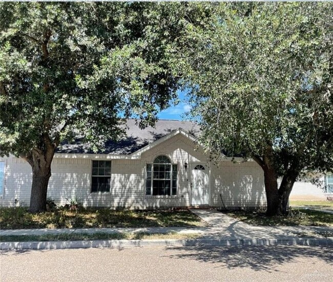property at 9 La Mancha Dr