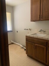 558 E Birch Ave in Hanford, CA - Building Photo - Building Photo