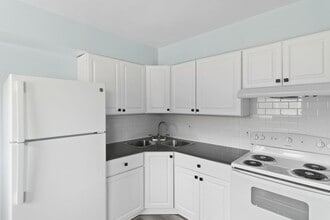 Skyline Apartments in Lansing, MI - Building Photo - Interior Photo