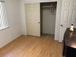 609 E Ave J 10 in Lancaster, CA - Building Photo - Building Photo