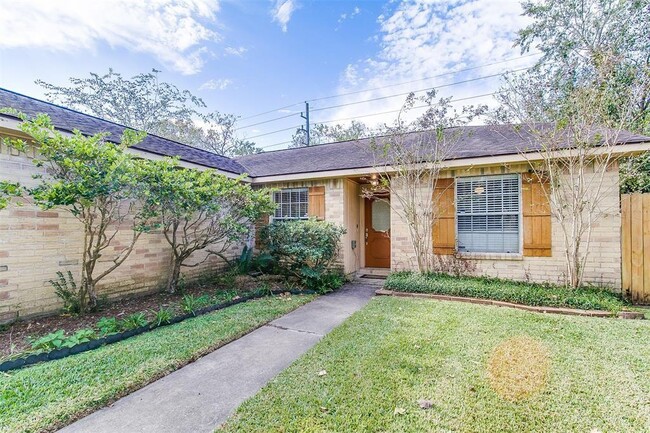 16830 Rippling Mill Dr in Sugar Land, TX - Building Photo - Building Photo